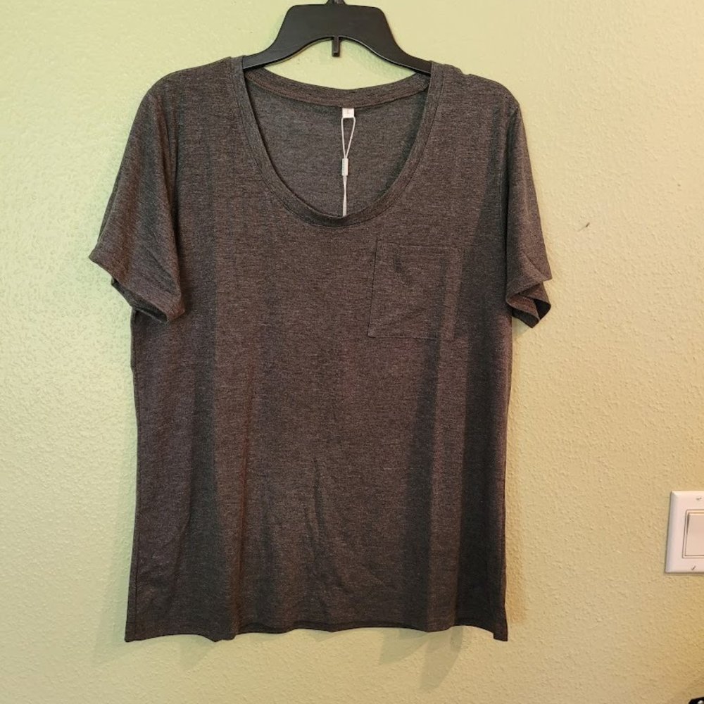 WIHOLL Women's scoop neck t-shirt